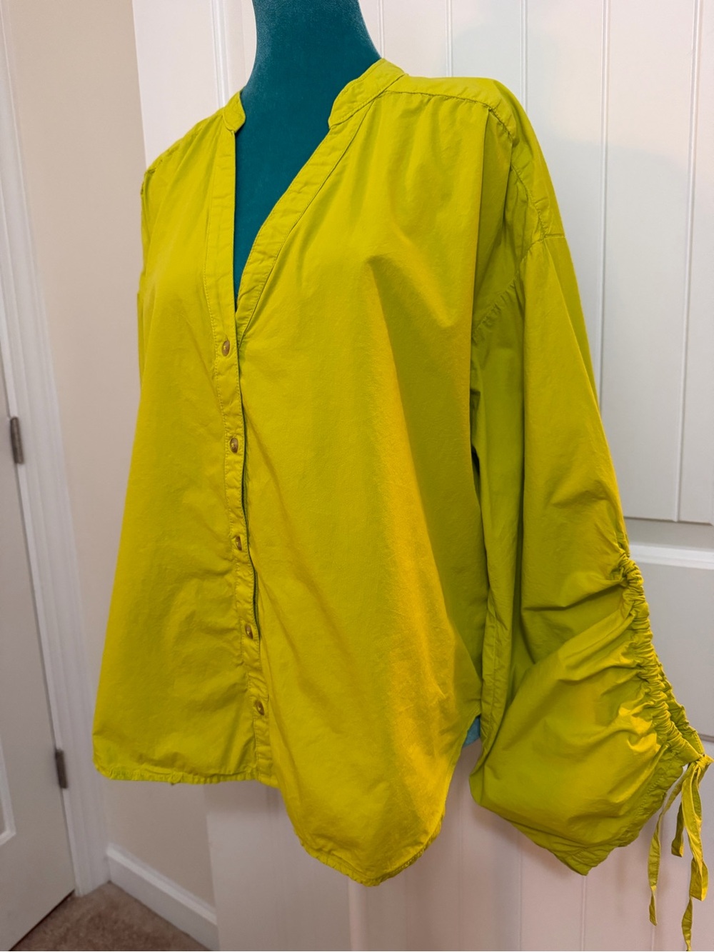 Pilcro Lime Button-Front Blouson Adjustable Tie Sleeve Top Sz Large - Picture 3 of 17